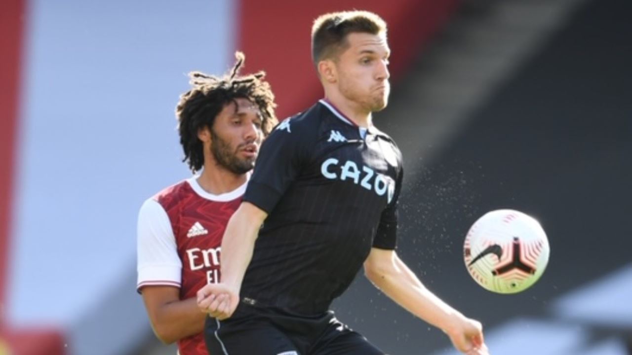 GALLERY: Villa take on Arsenal at The Emirates 📸