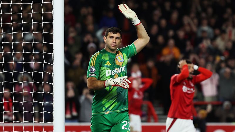 Martínez scoops Premier League Save of the Season award