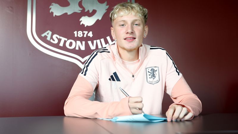 Lott signs professional contract