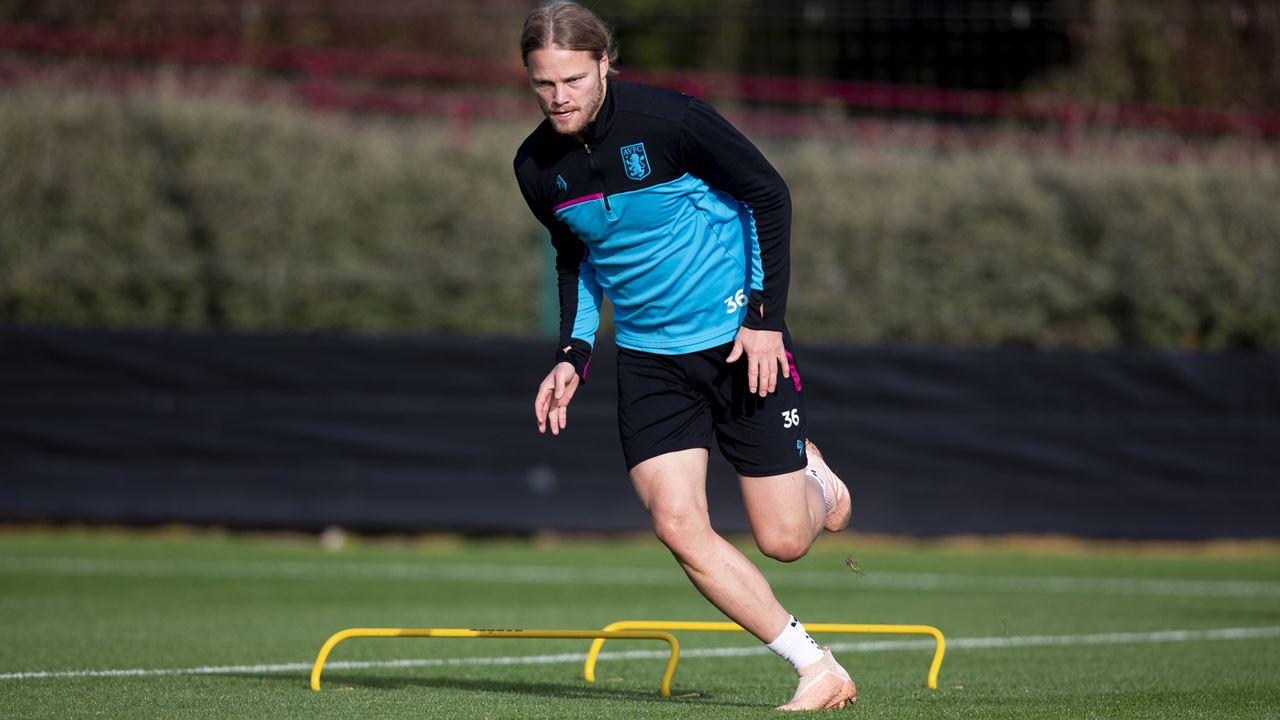 Team news: Bjarnason, Davis