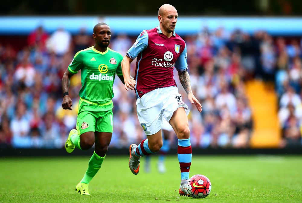 Alan Hutton Sunderland.jpg Sunderland Alan Hutton Aston Villa