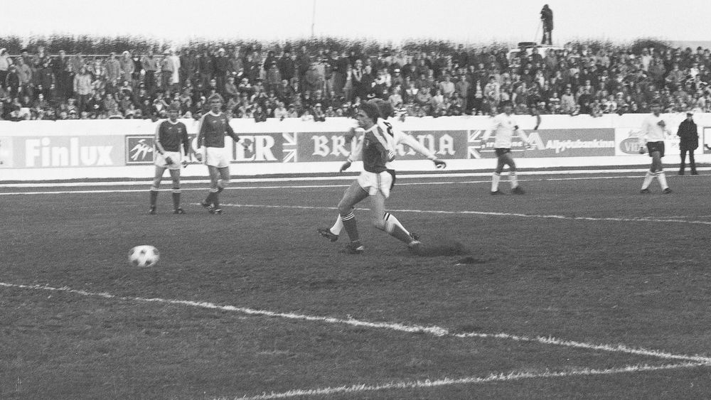 Gary Shaw (Valur v Aston Villa 1982) Gary Shaw (Valur v Aston Villa 1982)