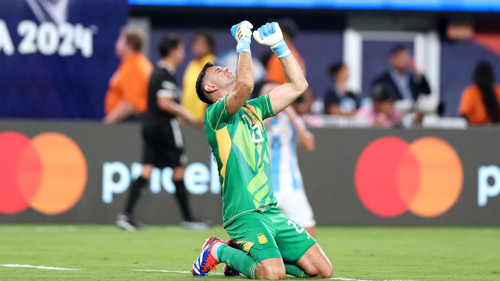 EM1.jpg Emi Martinez.