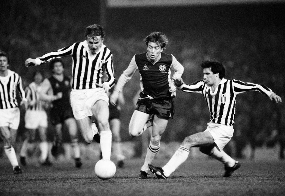 GettyImages-98760045.jpg Aston Villa v Juventus.