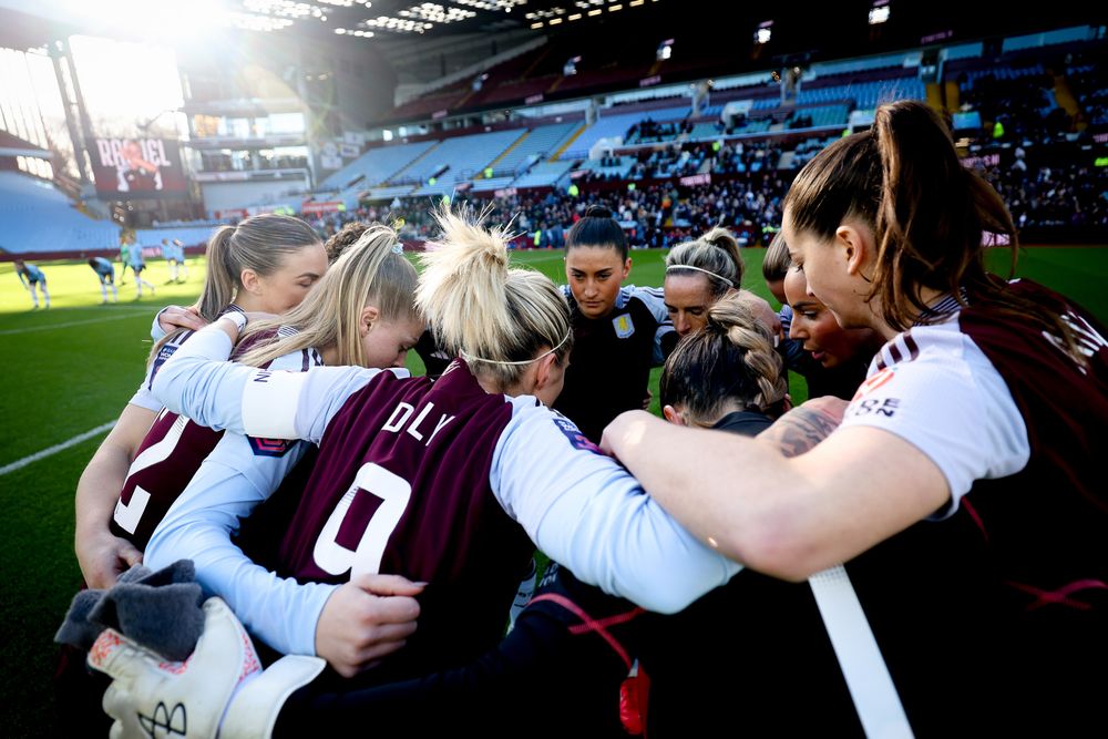 Team Huddle vs City.jpg Team Huddle vs City.jpg