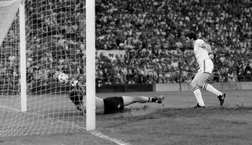 1982d1.jpg Aston Villa beat Bayern Munich 1-0 to win the 1982 European Cup final.