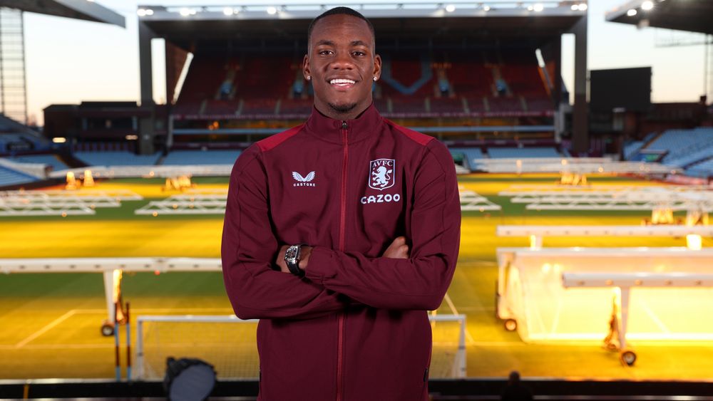 JD10.jpg Jhon Durán experiences Villa Park for the first time after signing for the club.