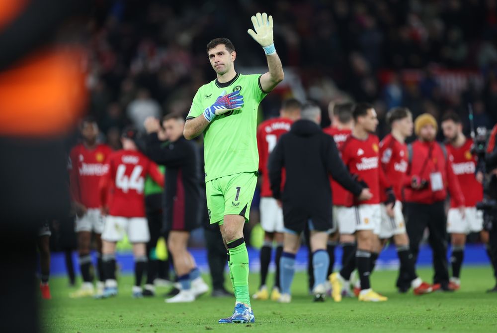 NW3B1225.jpg Aston Villa took on Manchester United at Old Trafford on Boxing Day.