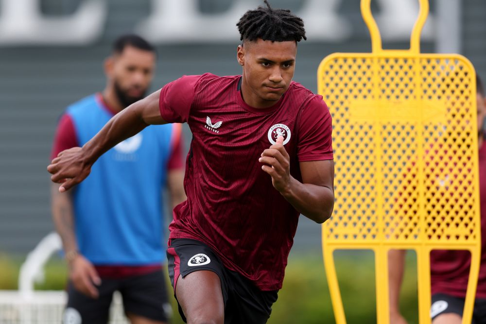 NW3B9276.jpg Aston Villa in pre-season training at Bodymoor Heath.