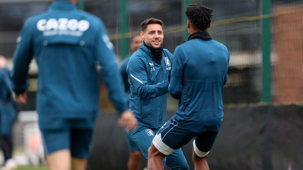 T9.jpg Aston Villa train ahead of playing Chelsea on Saturday.
