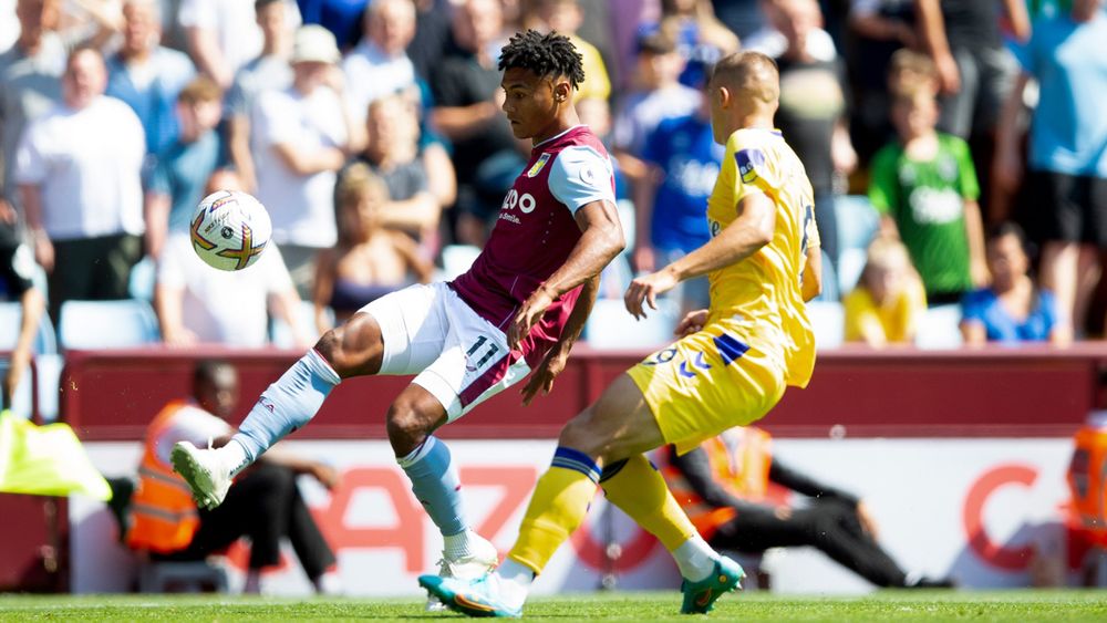 E24.jpg Aston Villa face Everton in the Premier League.
