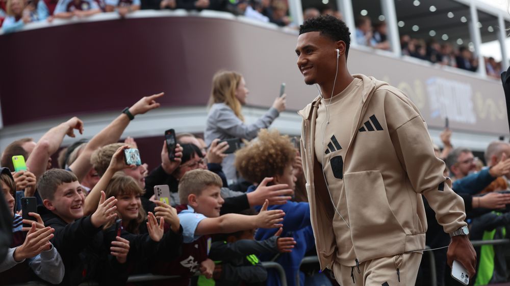 NW3B9358_9.JPG Ollie Watkins.