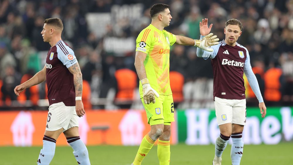 Aston Villa defence.jpg Aston Villa defence