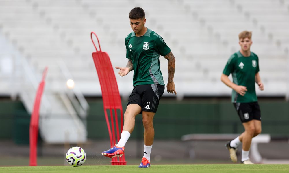 NW3B6900.jpg Enzo Barrenechea