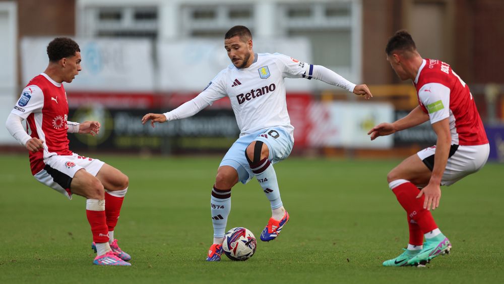 NW3B8987.jpg Emi Buendia v Fleetwood Town.
