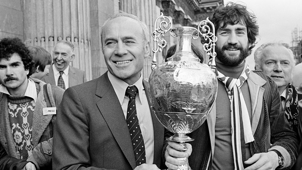 DM18.jpg Ron Saunders alongside Dennis Mortimer with the First Division trophy.