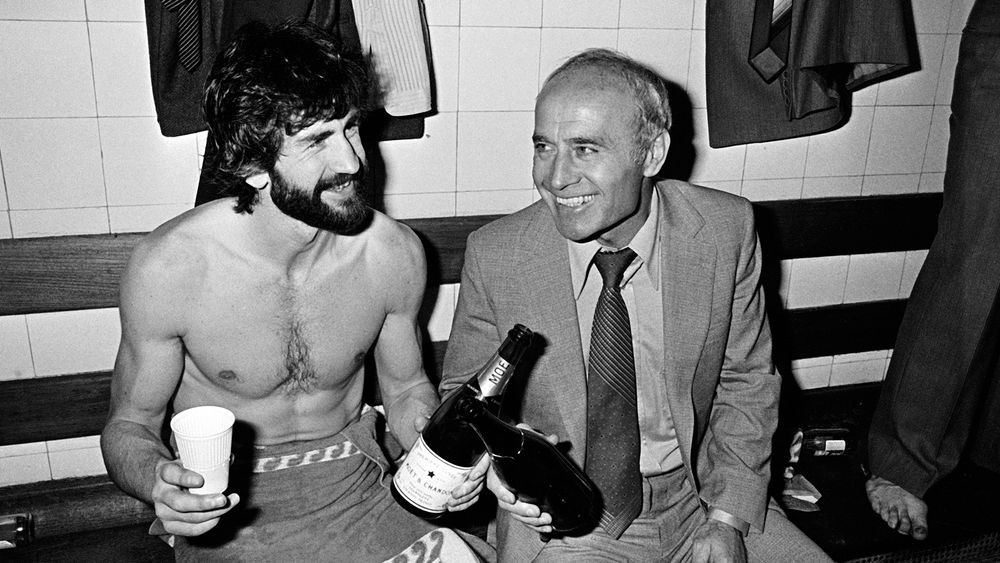 DM10.jpg Ron Saunders and Dennis Mortimer share a drink.