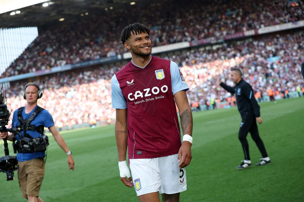 WhatsApp Image 2023-05-28 at 19.26.00.jpeg The Villa players celebrate qualifying for Europe after beating Brighton at Villa Park.