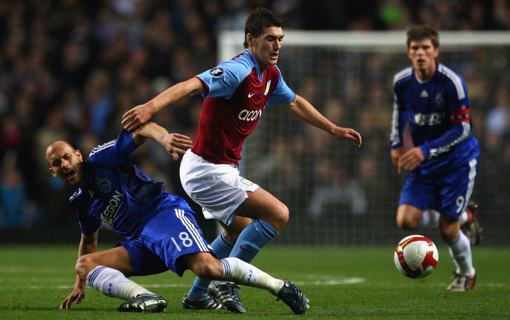 Gareth Barry UEFA Cup.jpg Aston Villa UEFA Cup