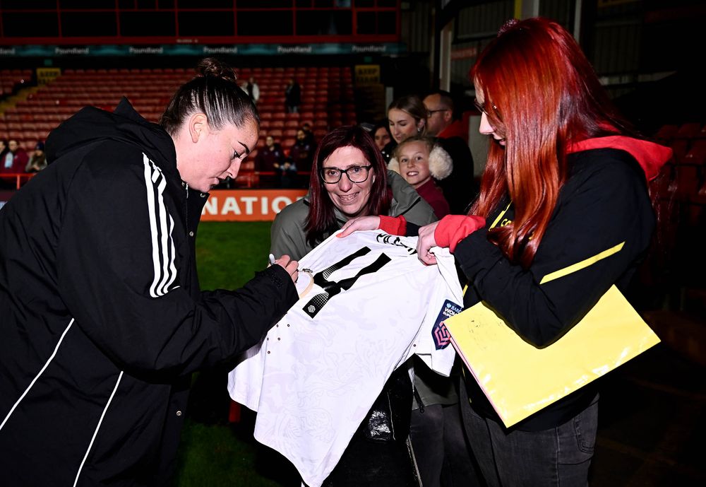 Bescot Stadium Fans.jpg Bescot Stadium Fans.jpg
