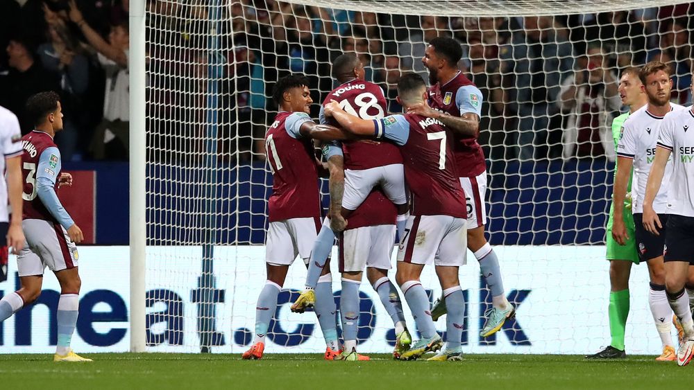 Bolt2.jpg Bolton away.