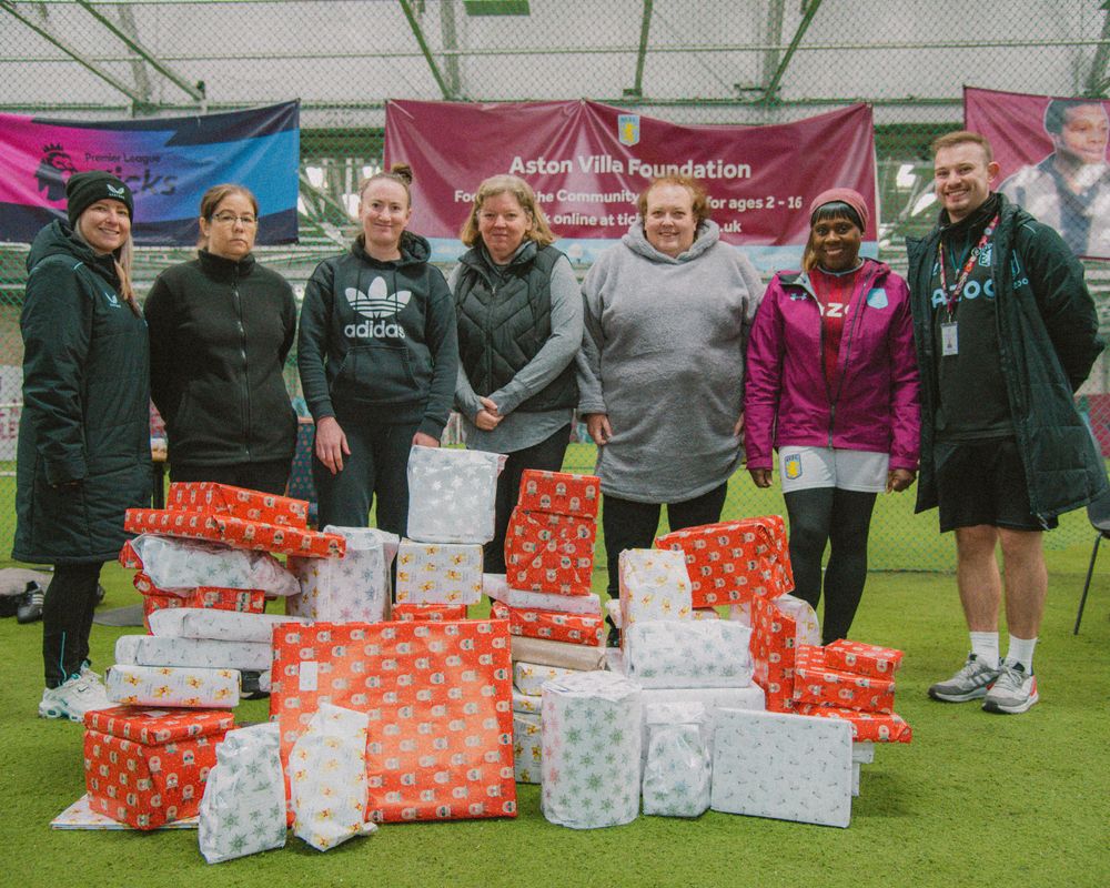 Womens Walking Football Wrapping -3881.jpg Womens Walking Football Wrapping -3881.jpg
